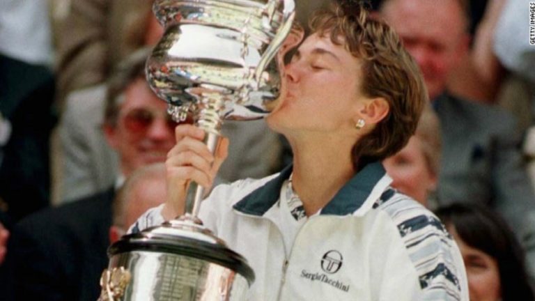 martina hingis remporte l open d australie 1997 à 16 ans et devient la
